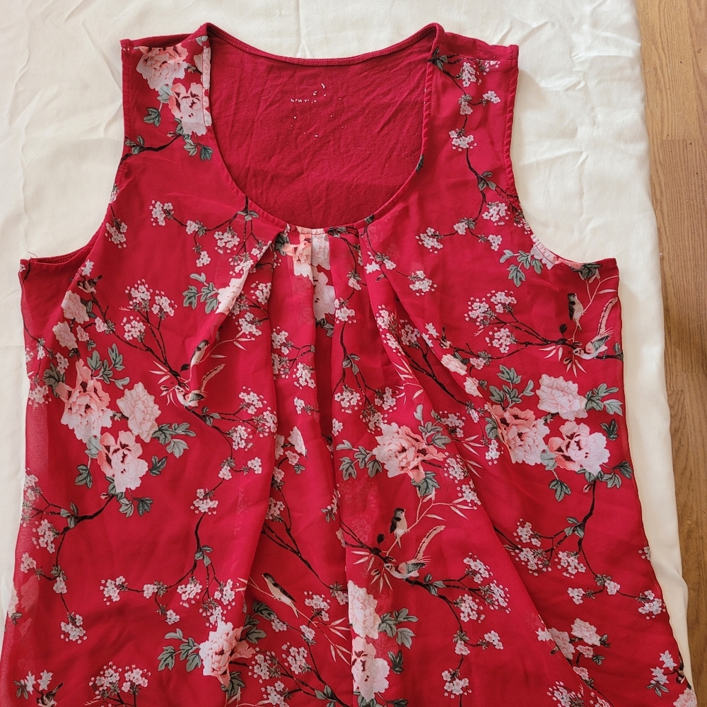 NY and Co red floral overlay sleeveless blouse. Size large.